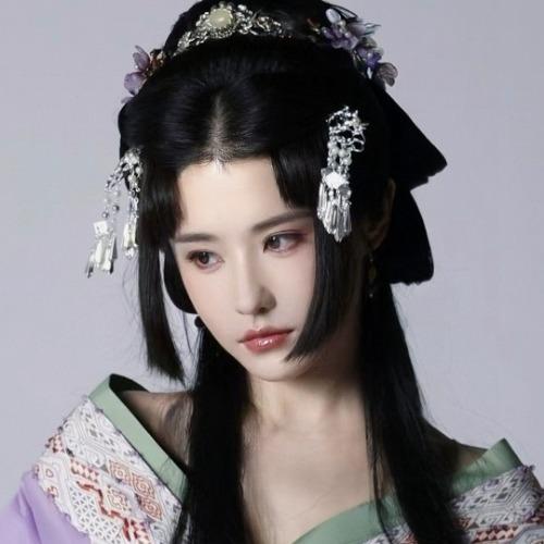 Xa Thiên Vân - 车芊云