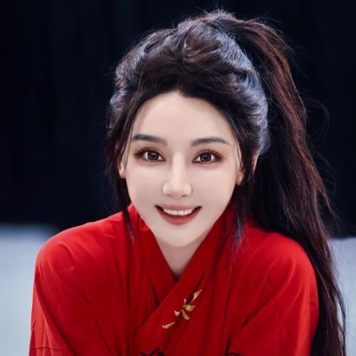 Hồ Gia Di - 胡珈怡