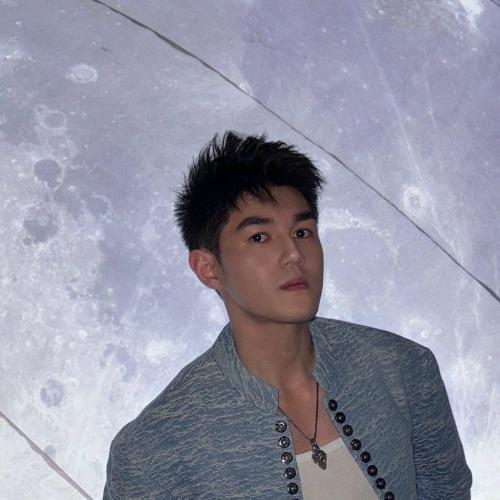 Dung Tiêu Văn - 容潇文