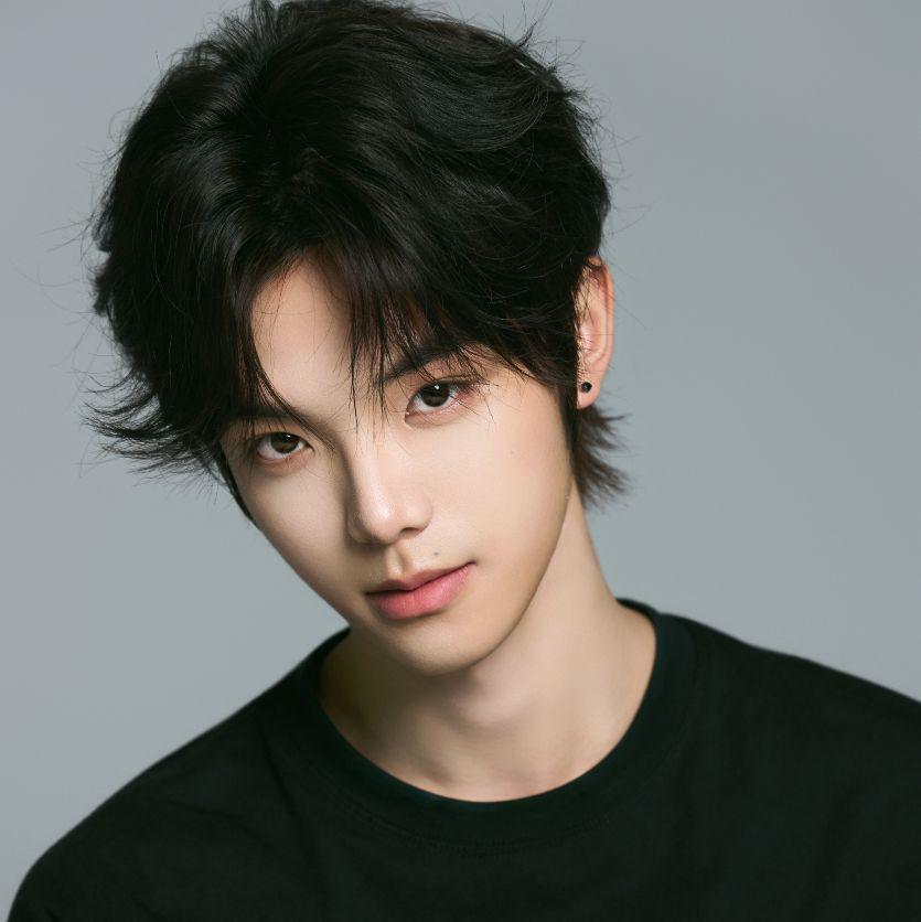 Trâu Phi Trì - 邹非池