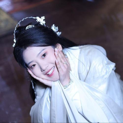 Hồ Di - 胡怡