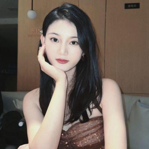 Bành Tú Tú - 彭秀秀