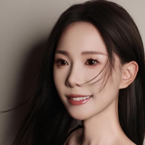 Chu Y Kính - 周伊婧