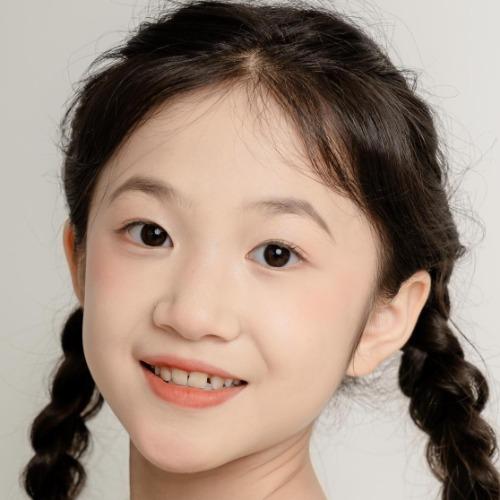 Dị Thiên Ngôn - 易芊言