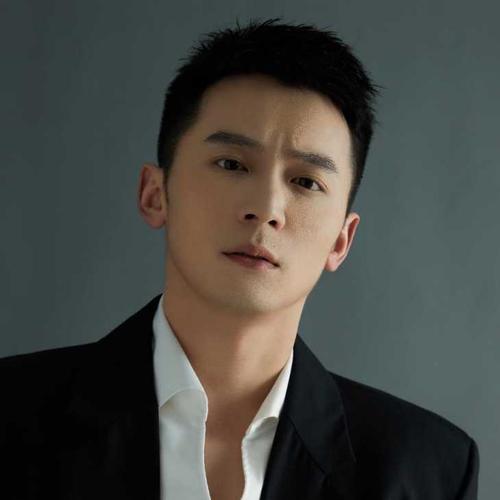 Hà Kỳ Vĩ - 何其炜