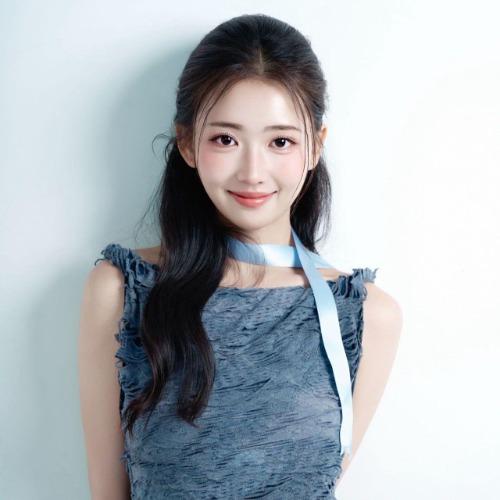 Hà Tử Văn - 何子雯