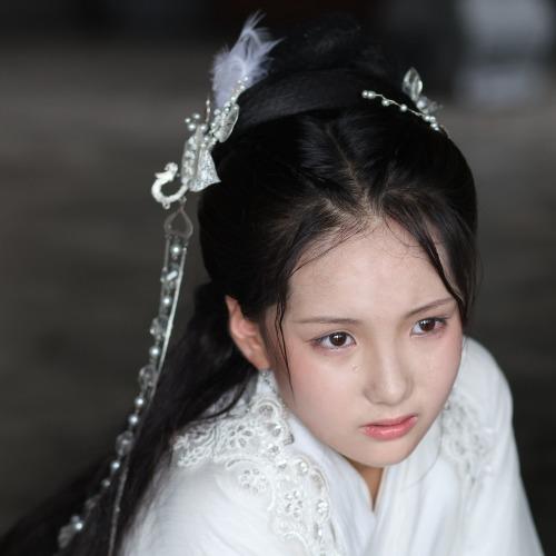 Hà Y Linh - 何依灵