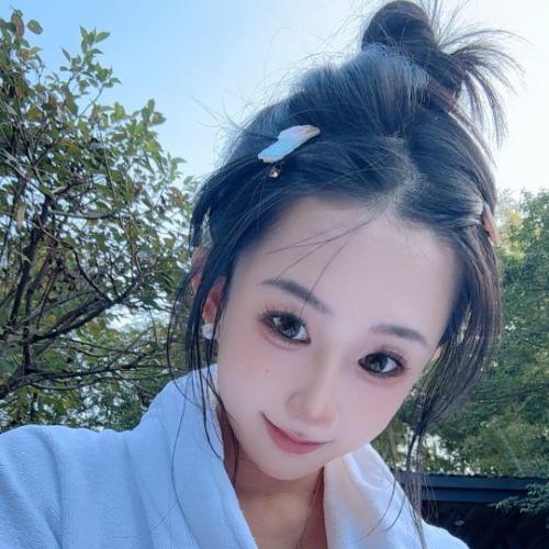 Hồ Tĩnh Di - 胡静怡