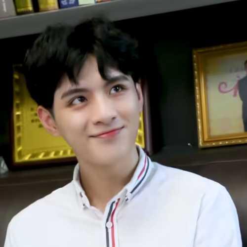 Hoàng Duy Quân - 黄维君