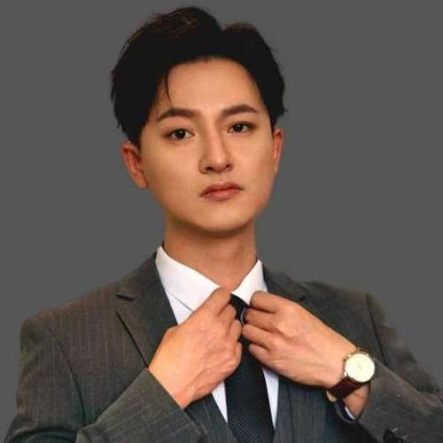 Phạm Lượng Văn - 范亮文