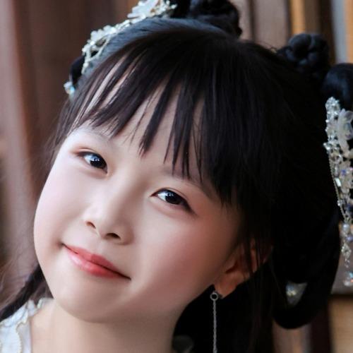 Trương Hân Doãn - 张馨尹